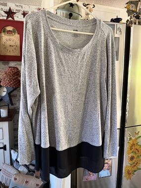 EVRI Two-Tone Gray Knit Long Sleeve Top with Black Hem